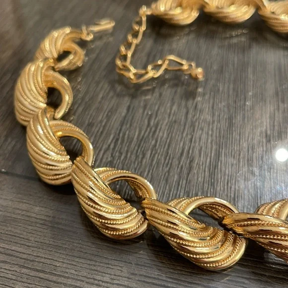 Vintage TRAFARI Large Twisted Chain Link Necklace, Runway, Gold-tone